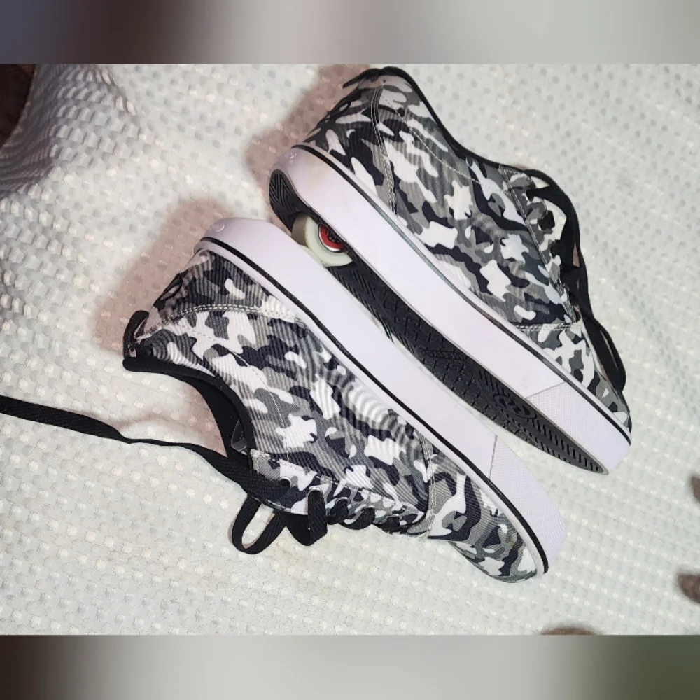 HEELYS EUC YOUTH MEN UNISEX SZ 8 PRO 2 BLKGREY CAMMO HEELY SNEAKERS SHOES